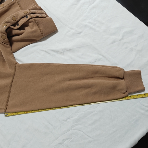 Abercrombie $ Flitch Tan Sweater - Picture 6 of 8